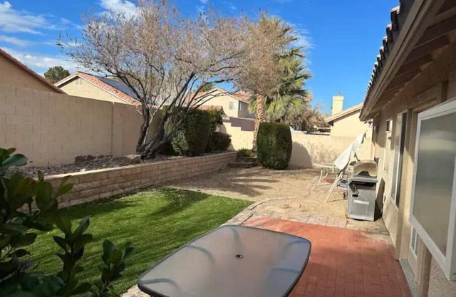 Spacious Henderson Retreat