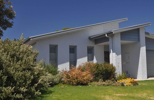 Spacious home, surf beach location, pet friendly