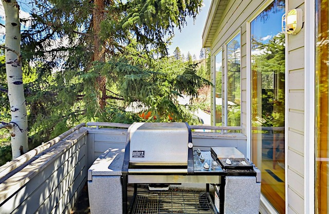 Spacious house in Intermountain with gorgeous view - short drive to Vail Village