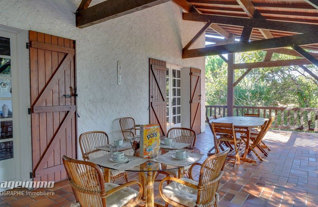 Spacious Landais style villa