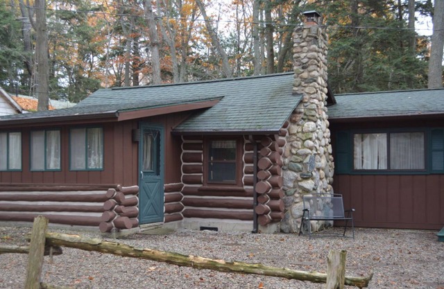 Spacious Log Cabin - Sleeping Bear National Lakeshore