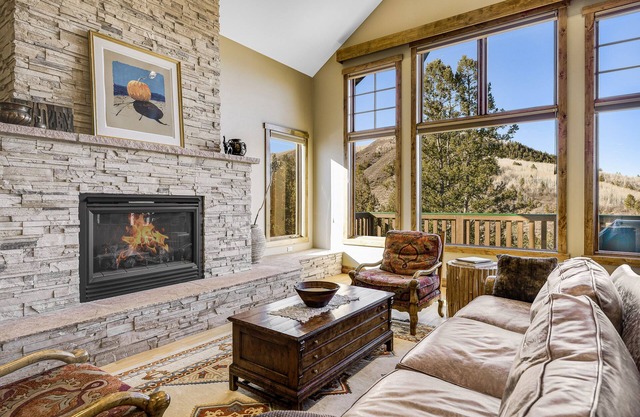 Spacious Mountain Retreat w/Amazing Views! By Gorecreek Rentals