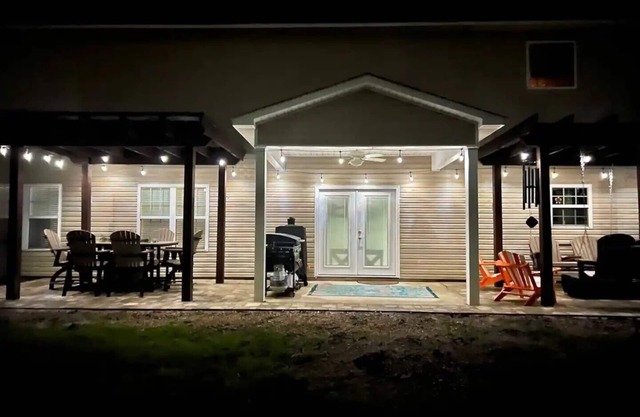 Spacious Retreat Near Beaches & Camp Lejeune – Fire Pit & Pool Table!