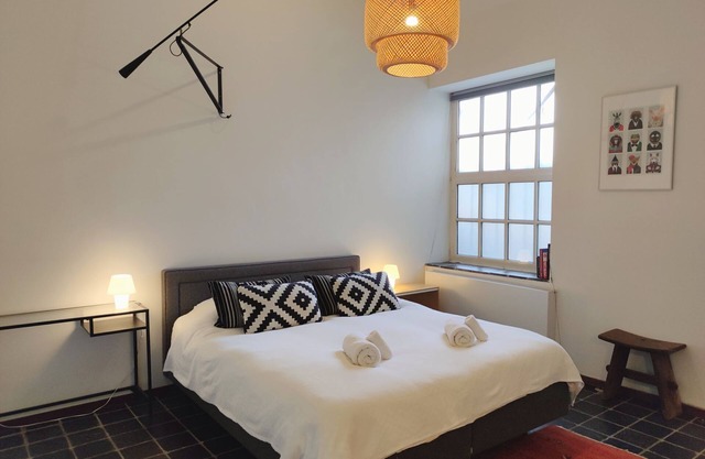 Spacious room in former bathhouse. Free parking