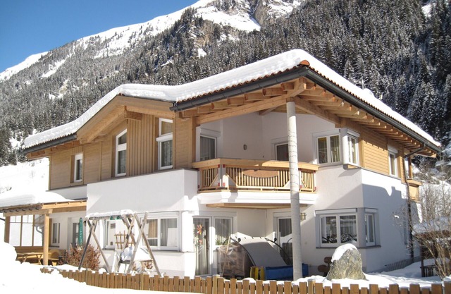 Spacious vacation apartment, 74m2, top furnishings in Tyrolean style, 2 bedrooms