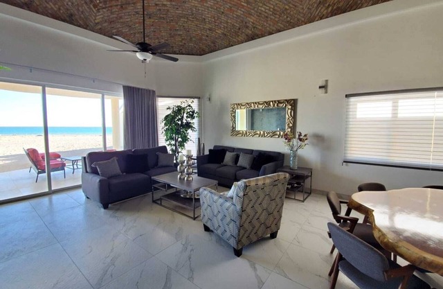 Spacious Villa 14 Beachfront