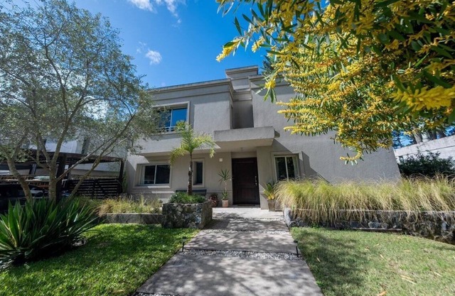 Spectacular house in a closed neighborhood in Rincon del Indio near the sea