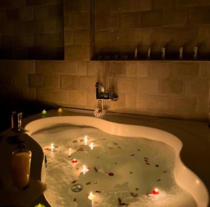 Sphinx pyramid view &jacuzzi
