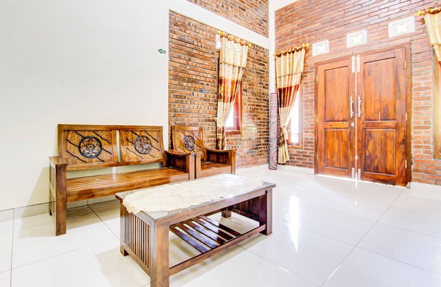 SPOT ON 93819 Homestay Shinta Syariah