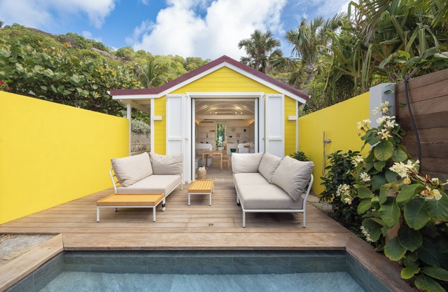 St Barth sea-front one-bedroom property with the comfort of luxury hotel suite.