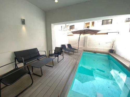 St Julians Apt with Pool
