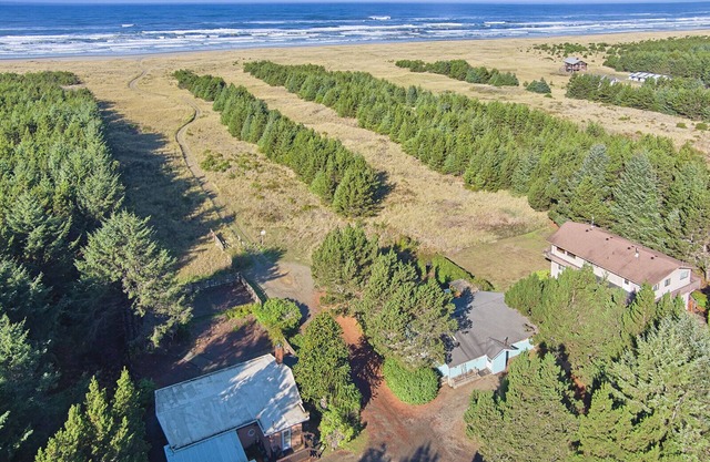 Steps to Beach , Pets Ok, Fenced Yard, Fireplace (SeaNest)