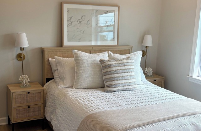 Steps to the Sand! Scarborough Beach Retreat 4bd/3ba with A/C - Newly Renovated!