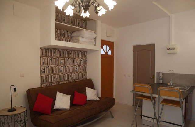 studio 25 m2 furnished refurbished