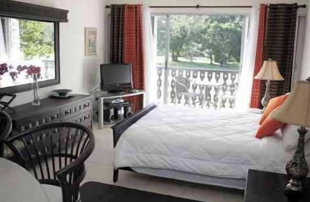 Studio Apartment Overlooking first fairway
