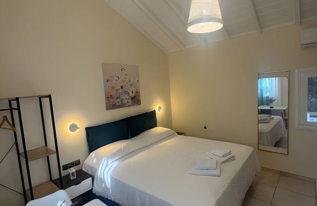 Studio Apartment 'Episkopos' with Private Terrace, Wi-Fi and Air Conditioning