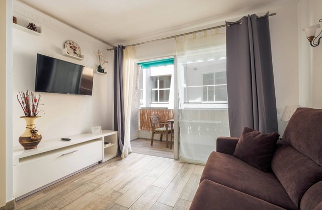 Studio Apartment Estudio Centro Medano close to the Beach with Wi-Fi & Balcony