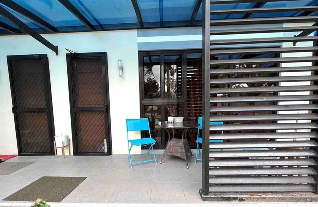 Studio B, Loft (M&K’s Guest House)