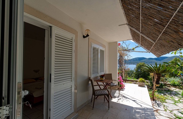 Studio flat with terrace and sea view Viganj, Pelješac (AS-19391-a)