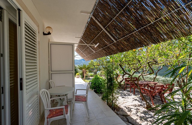 Studio flat with terrace and sea view Viganj, Pelješac (AS-19391-b)