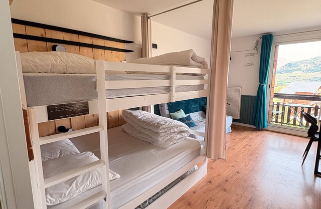Studio "Le 27" with Mountain View, Balcony, and Wi-Fi