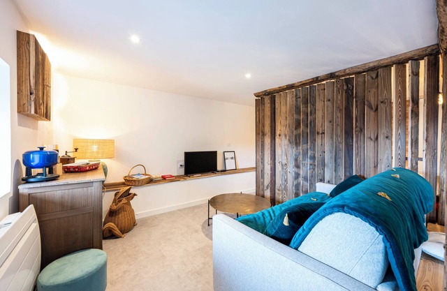 Studio 'Le Petit Érable - Vue Mont Blanc' with Mountain View, Private Terrace and Wi-Fi