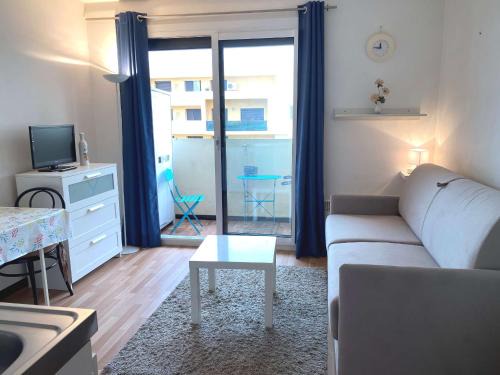 Studio lumineux avec balcon exposé sud, tout équipé et classé 2 étoiles. - FR-1-553-139