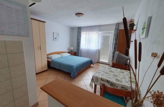 Studio Matea for 2 persons, quiet location, WLAN, air conditioning, barbecue