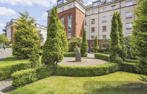 Stunning 3Bed with Balcony and Free Parking