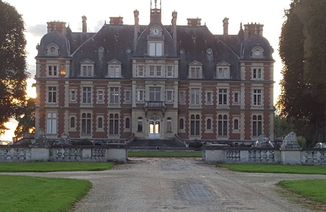Stunning Chateau apartment near Paris, EuroDisney-Disneyland, Champagne region