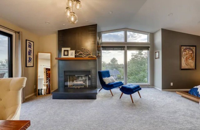 Stunning City Views! Unique Design - Sleeps 6