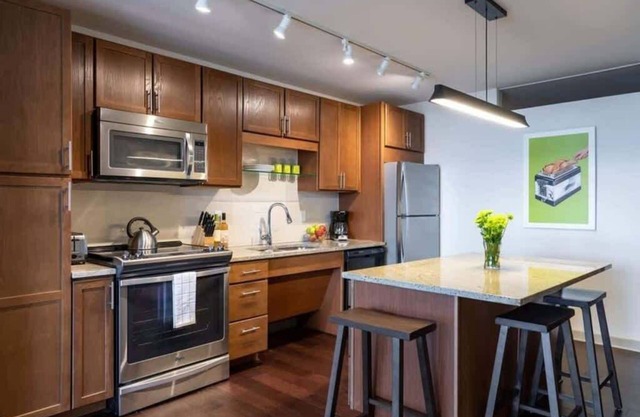 Stunning CozySuites on Elm St. 10