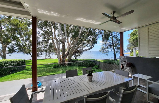 Stunning Family Waterfront Getaway - Soldiers Point