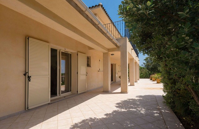 Stunning private villa for 10 guests with A/C, private pool, WIFI, TV and terrace