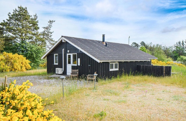 Stunning home in Knebel with kitchen