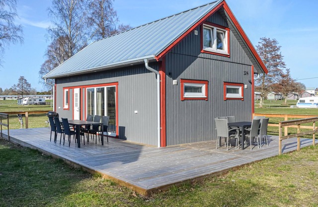 Stunning home in Löttorp with WiFi