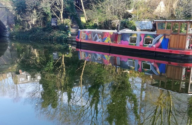 Stunning houseboat on private mooring in Central London