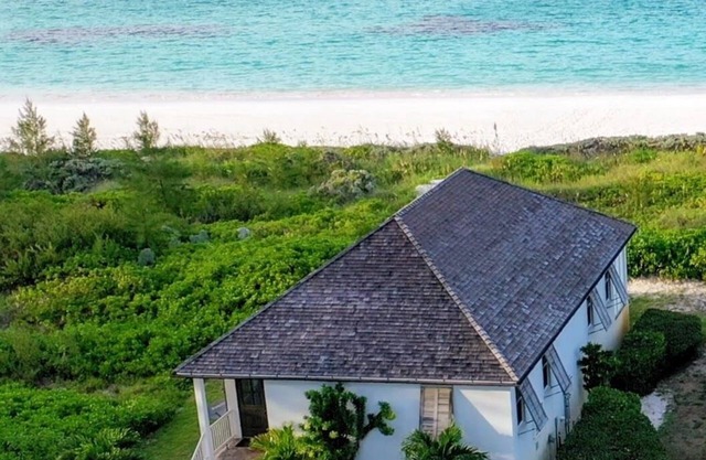 Stunning Luxury Villa Directly On French Leave Beach