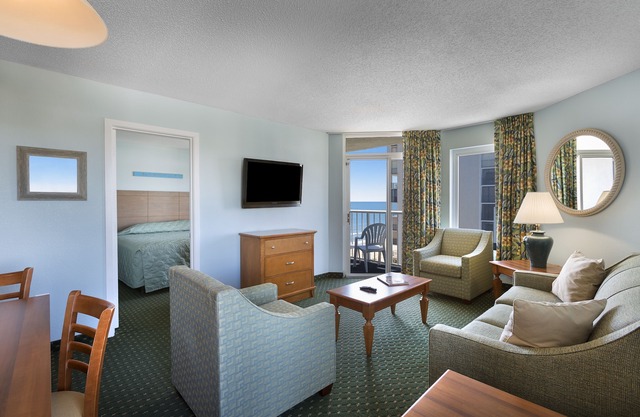 Stunning Ocean View 2 Bedroom Condo + Official On-Site Rental Privileges