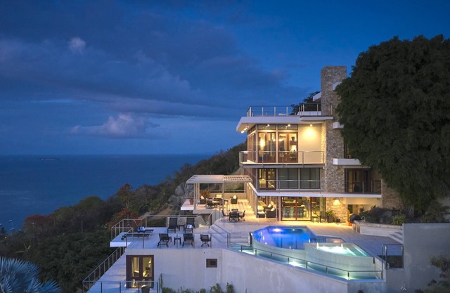 Stunning Ocean Views, WIFI, Private Pool, Large Villa, Great for Groups, Close to Seven Seas Beach