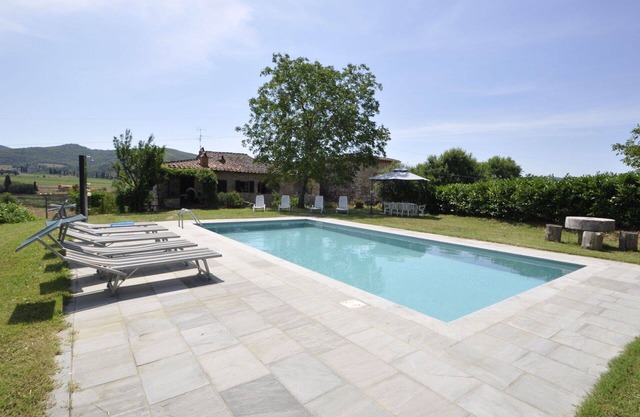 Stunning private villa for 9 people with WIFI, private pool, TV and pets allowed