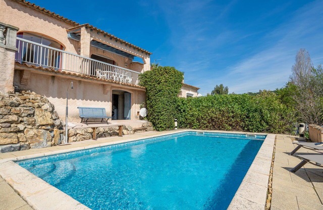 Stunning private villa for 7 guests with WIFI, private pool, TV, balcony and pets allowed