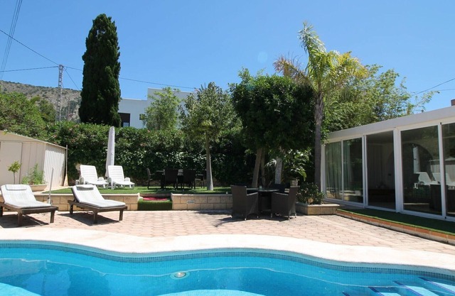 Stunning private villa for 6 people with A/C, private pool, WIFI, TV, patio and parking