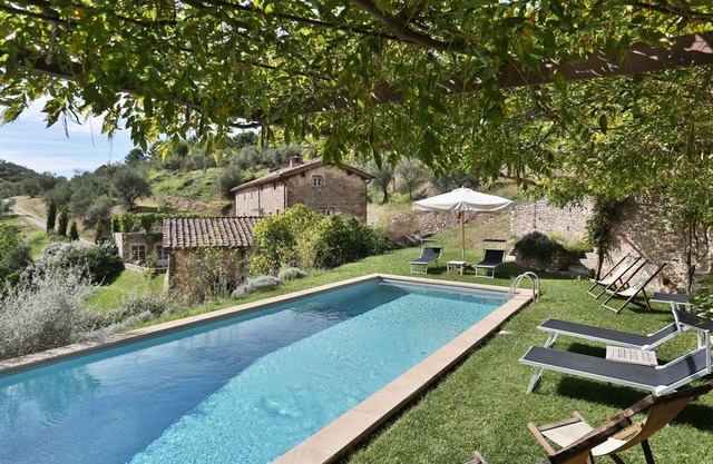 Stunning private villa with WIFI, A/C, private pool, TV, terrace and panoramic view, close to Lu.