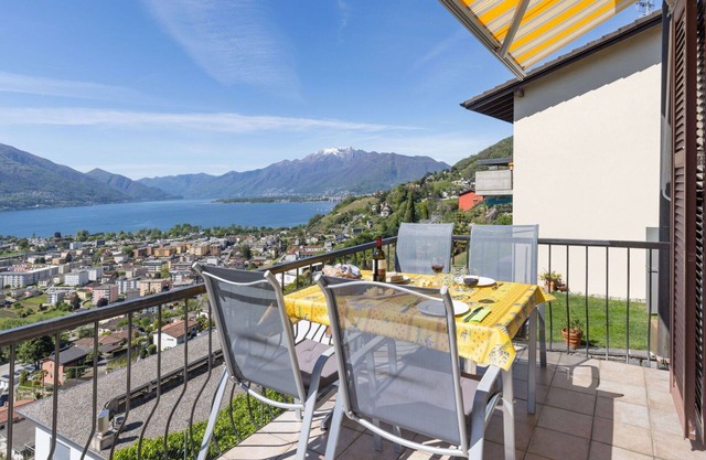 Stunning private villa for 4 people with WIFI, TV, balcony, pets allowed and panoramic view
