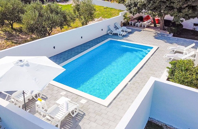 Stunning private villa for 6 guests with WIFI, private pool, A/C, TV and terrace