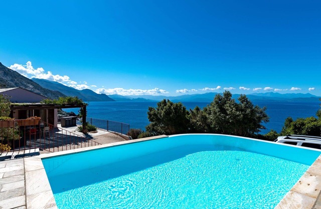 Stunning private villa for 6 guests with WIFI, A/C, private pool, TV, patio and pets allowed