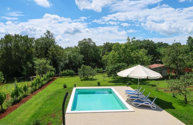 Stunning villa for 6 guests with A/C, WIFI, private pool, TV, terrace and pets allowed
