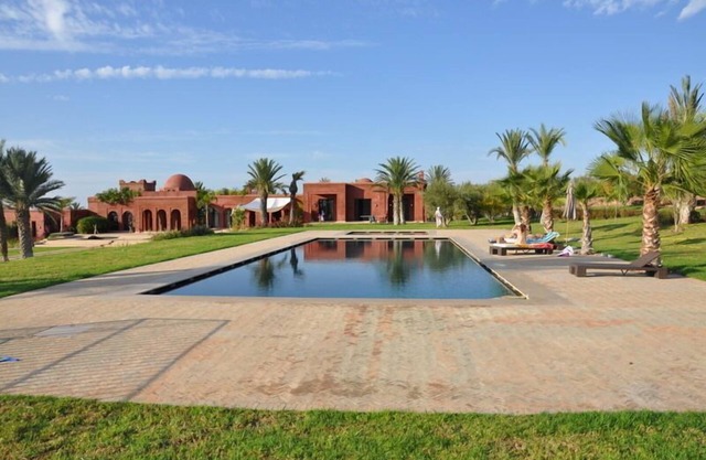 Stunning villa located in a beautiful garden of 3,5 ht, great level of se