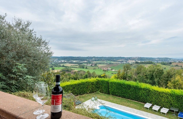 Stunning villa with WIFI, private pool, A/C, terrace, pets allowed and panoramic view